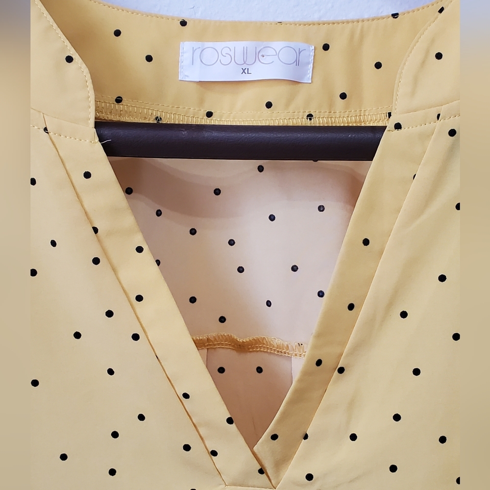 Roswear Sun Yellow Polka Dots Roll Tab Sleeve Tunic - Picture 3 of 9